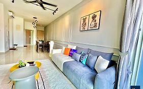 Seasons Luxury Apartment By Jk Home